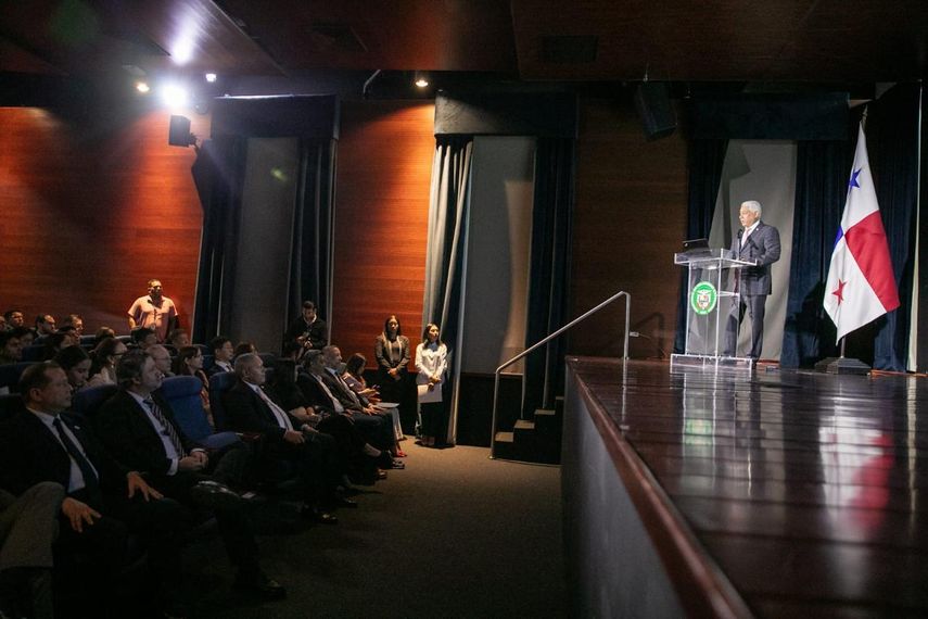 El desarrollo logístico registrado por Panamá en materia de trasbordo de carga a nivel internacional es el que ha sentado las condiciones para integrar el canal seco. El desarrollo logístico registrado por Panamá en materia de trasbordo de carga a nivel internacional es el que ha sentado las condiciones para integrar el canal seco.