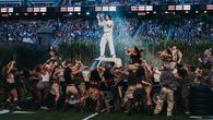 Músicos como Rosalía, Cardi B, Residente y dos de los cantantes que participaron en el espectáculo, Ricky Martin y Lady Gaga, alabaron el concierto de Bad Bunny en la Super Bowl, que hizo historia al ser el primer artista con un repertorio íntegramente en español. Músicos como Rosalía, Cardi B, Residente y dos de los cantantes que participaron en el espectáculo, Ricky Martin y Lady Gaga, alabaron el concierto de Bad Bunny en la Super Bowl, que hizo historia al ser el primer artista con un repertorio íntegramente en español.