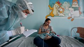 La nueva ola de covid-19 en Ucrania ataca más a los niños y niñas