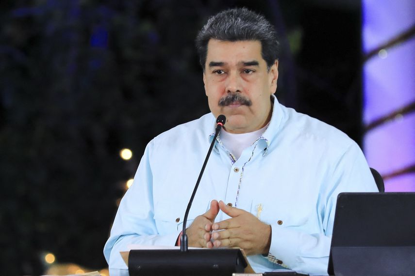 Maduro critica a Reino Unido por apoyar a Asamblea opositora.