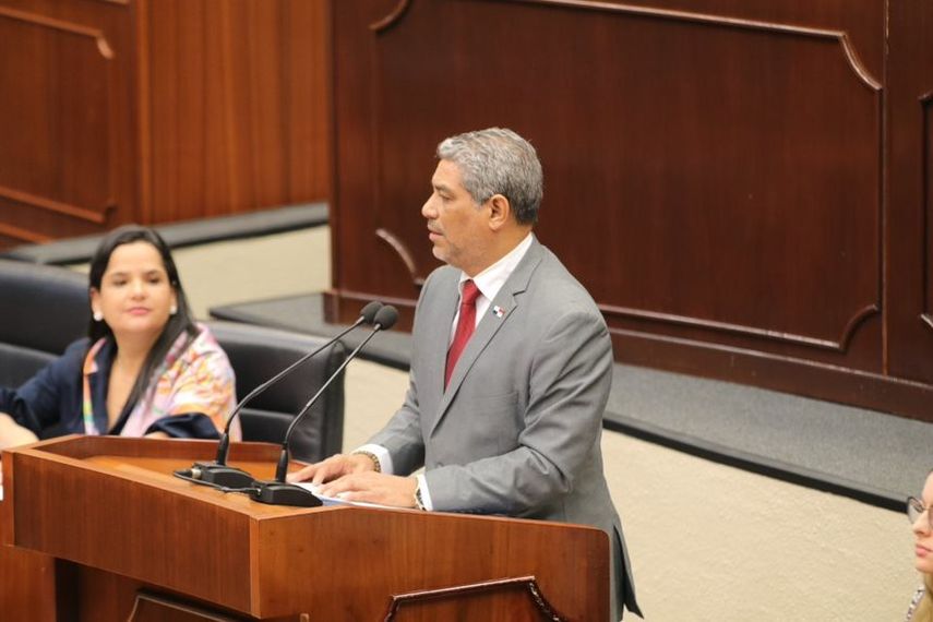 El ministro de Salud (MINSA), Luis Francisco Sucre presentó al pleno de la Asamblea Nacional un anteproyecto de ley para la creación mediante Ley de la Dirección Nacional de Alimentos y Vigilancia Veterinaria.