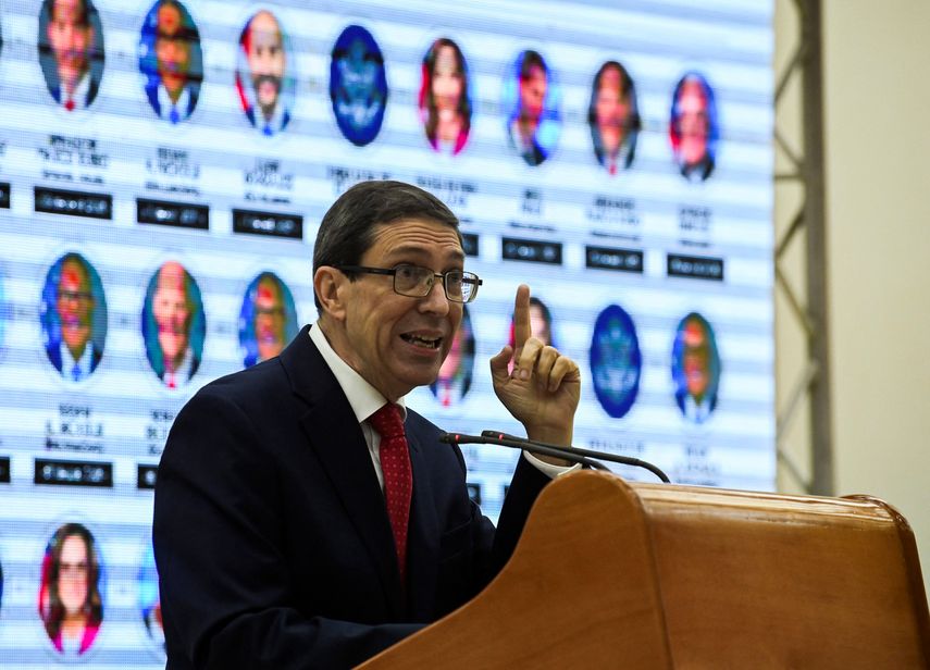 Cuba invita a EEUU a donar juntos vacunas a país necesitado