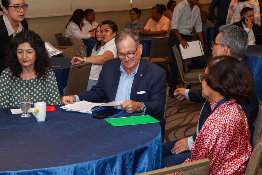 El Ministerio de Ambiente (MiAMBIENTE) lanzó oficialmente el Informe del Estado del Ambiente - GEO Panamá 2024, en cumplimiento con el mandato establecido en el artículo 31 del Texto Único de la Ley General de Ambiente y en la Ley 8 de 2015, que crea la entidad. El Ministerio de Ambiente (MiAMBIENTE) lanzó oficialmente el Informe del Estado del Ambiente - GEO Panamá 2024, en cumplimiento con el mandato establecido en el artículo 31 del Texto Único de la Ley General de Ambiente y en la Ley 8 de 2015, que crea la entidad.