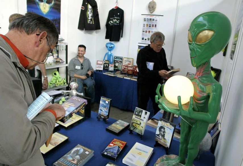 La NASA tiene previsto dar una conferencia de prensa el jueves para presentar el trabajo en presencia de su director, Bill Nelson, y de David Spergel, el astrofísico que dirige la investigación. La NASA tiene previsto dar una conferencia de prensa el jueves para presentar el trabajo en presencia de su director, Bill Nelson, y de David Spergel, el astrofísico que dirige la investigación.