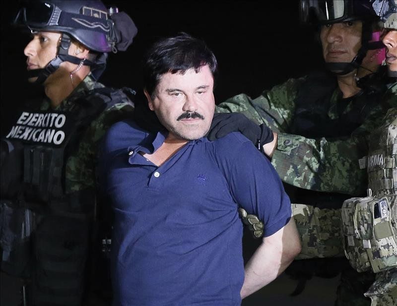 Joaquín Guzmán López, hijo del narcotraficante mexicano Joaquín Chapo Guzmán, se declaró no culpable este martes de las acusaciones de tráfico de drogas en un tribunal de Chicago. Joaquín Guzmán López, hijo del narcotraficante mexicano Joaquín Chapo Guzmán, se declaró no culpable este martes de las acusaciones de tráfico de drogas en un tribunal de Chicago.
