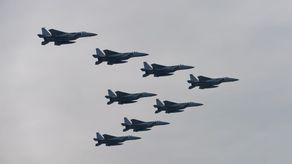 Japón despliega cazas