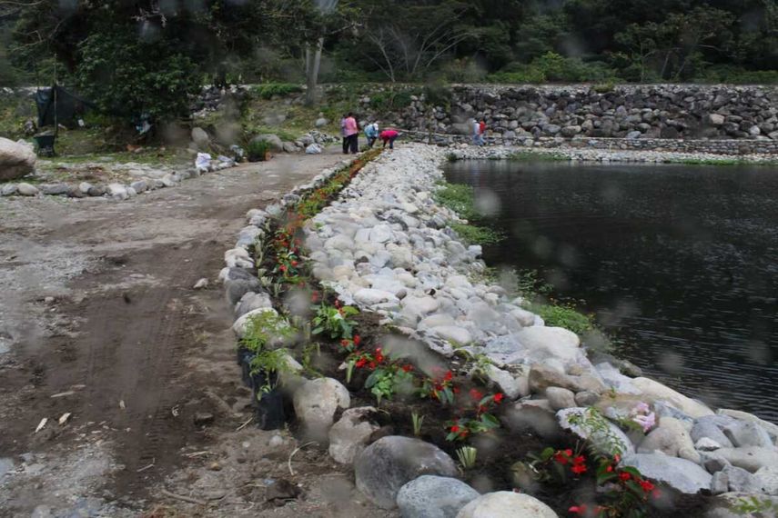 El proyecto ubicado en Bajo Boquete fue dotado con plantas y flores por floricultores para adecuarlo para los visitantes.