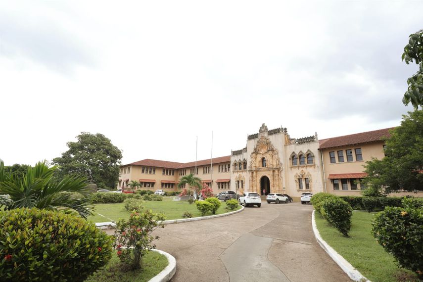 Meduca entrega orden de proceder para reparar la Normal