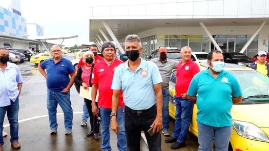 Transportistas de todas las partes estuvieron en las oficinas de la ATTT en David en busca de alguna solución al problema.