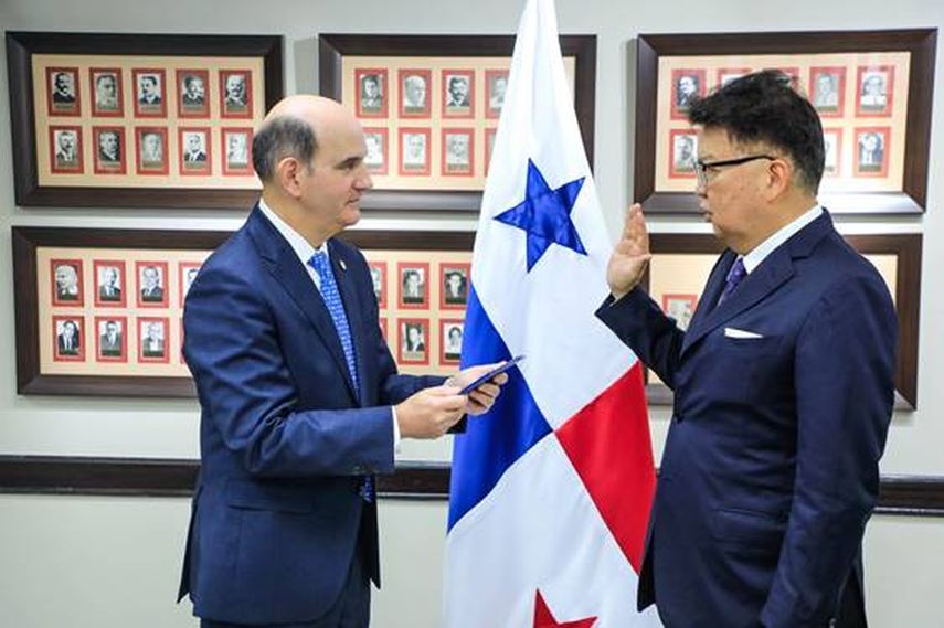 Miltón Ayón Wong asume como Superintendente de Bancos de Panamá Miltón Ayón Wong asume como Superintendente de Bancos de Panamá