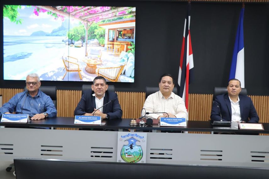 Alcaldes panameños exploran en Costa Rica plataforma digital para modernizar municipios