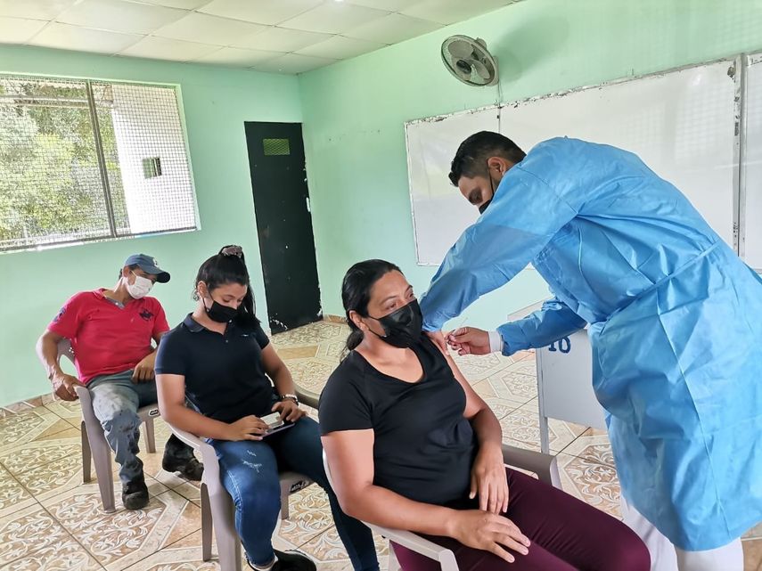 El gobernador de Chiriqu&iacute;, Juan Carlos Mu&ntilde;oz Franceschi, anunci&oacute; que desde este mi&eacute;rcoles iniciaron los centros fijos de vacunaci&oacute;n