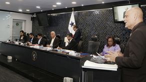 Gremios periodísticos de Panamá expresaron su rechazo a un proyecto de ley que avanza en la Asamblea Nacional que establece nuevas regulaciones al derecho a réplica, por considerar que puede inhibir la crítica y condicionar la gestión informativa de los medios, afectando así a la libertad de prensa.