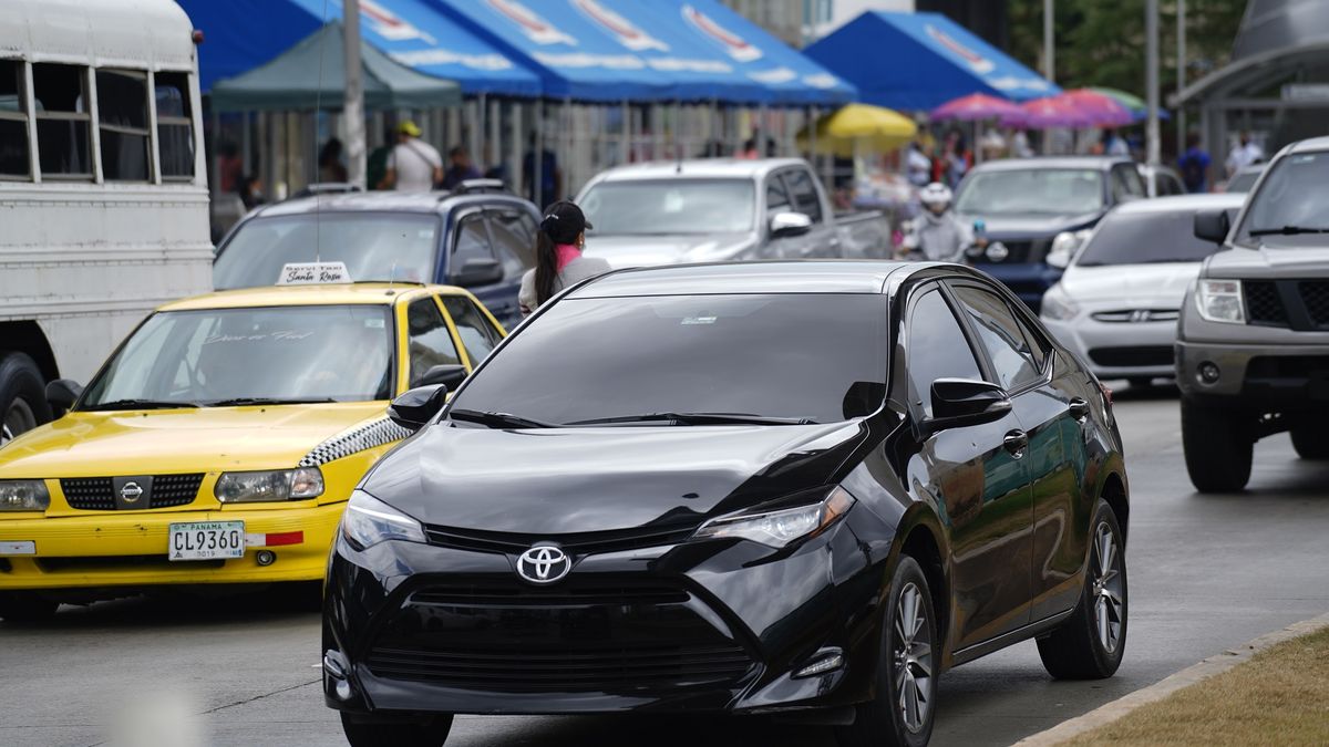Recursos para transportistas es para no subir el pasaje a usuarios, asegura vocero presidencial