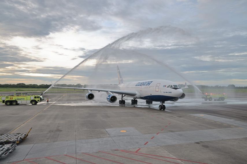 Aerolínea Cubana de Aviación retoma vuelos directos entre La Habana y Ciudad de Panamá. Aerolínea Cubana de Aviación retoma vuelos directos entre La Habana y Ciudad de Panamá.