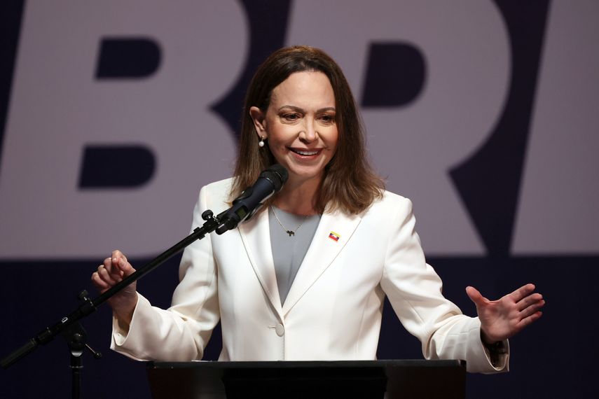 Machado dice que pronto llevará a Venezuela actas de cuestionada elección de Maduro y agradece a Panamá