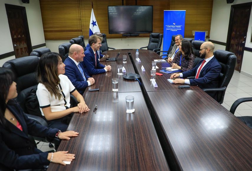 Entre el 18 y el 23 de septiembre de 2024, representantes del Fondo Monetario Internacional (FMI) y el Ministerio de Economía y Finanzas (MEF) mantuvieron una serie de reuniones para revisar los planes económicos del nuevo gobierno y analizar aspectos clave de la gestión financiera. Entre el 18 y el 23 de septiembre de 2024, representantes del Fondo Monetario Internacional (FMI) y el Ministerio de Economía y Finanzas (MEF) mantuvieron una serie de reuniones para revisar los planes económicos del nuevo gobierno y analizar aspectos clave de la gestión financiera.