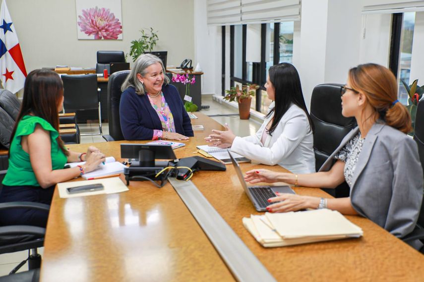 Mi Primer Empleo: Ministras de Desarrollo Social y Trabajo acuerdan alianza. Mi Primer Empleo: Ministras de Desarrollo Social y Trabajo acuerdan alianza.