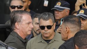 Bolsonaro deja prisión domiciliar para examen médico tras ser condenado por golpismo