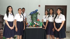 Estudiantes mostraron con orgullo el fruto de su trabajo.