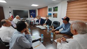 La reunión estuvo encabezada por el titular del MIDA, Roberto Linares.