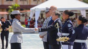 Cortizo pide a nuevos subtenientes hacer lo correcto y no lo fácil