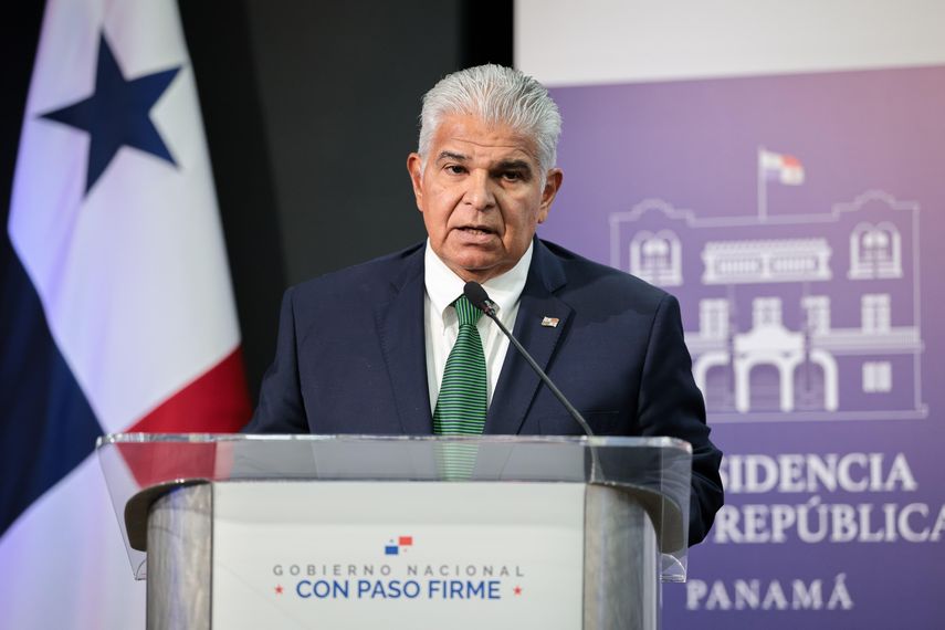 El Gobierno de Panamá ha ofrecido al de Haití capacitar a sus policías en labores de control de la seguridad urbana y fronteriza para contribuir a la consecución de la paz en el país caribeño, al que ha descartado, al menos de momento, el envío de algún contingente policial, dijo este viernes el presidente panameño, José Raúl Mulino. El Gobierno de Panamá ha ofrecido al de Haití capacitar a sus policías en labores de control de la seguridad urbana y fronteriza para contribuir a la consecución de la paz en el país caribeño, al que ha descartado, al menos de momento, el envío de algún contingente policial, dijo este viernes el presidente panameño, José Raúl Mulino.