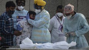 India supera los 400.000 muertos por covid-19