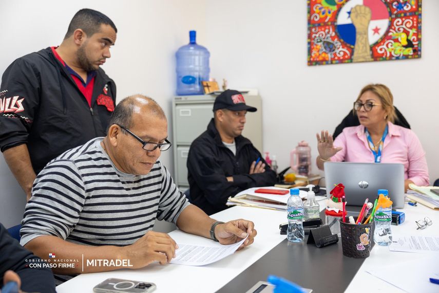 Mitradel ordena arbitraje y decreta suspensión de huelga de Suntracs en Línea 3 del Metro. Mitradel ordena arbitraje y decreta suspensión de huelga de Suntracs en Línea 3 del Metro.