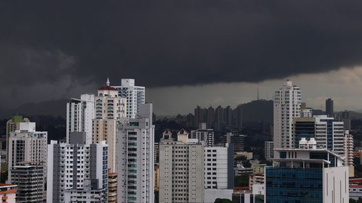 Panamá bajo alerta por calor extremo y lluvias torrenciales este fin de semana Panamá bajo alerta por calor extremo y lluvias torrenciales este fin de semana