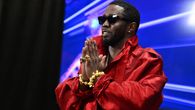 Los abogados de la estrella del hip-hop estadounidense Sean Diddy Combs han instado al tribunal federal de apelaciones de Nueva York a que ponga en libertad de forma inmediata al artista condenado a 50 meses de cárcel por cargos relacionados. Los abogados de la estrella del hip-hop estadounidense Sean Diddy Combs han instado al tribunal federal de apelaciones de Nueva York a que ponga en libertad de forma inmediata al artista condenado a 50 meses de cárcel por cargos relacionados.
