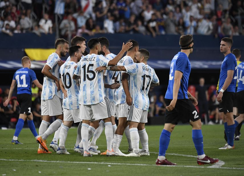 Argentina golea 5-0 a Estonia, con cinco goles de Lionel Messi.