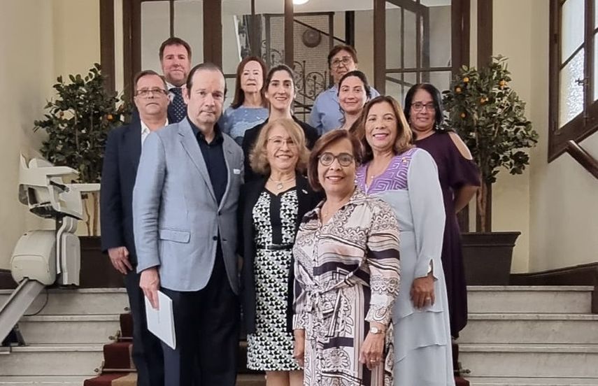 El canciller de Panamá, Javier Martínez-Acha, reclama salir de la lista negra de la Unión Europea (UE) de paraísos fiscales; "no vamos a permitir que se nos coloque en listas de manera injusta", afirma en una entrevista con EFE en Madrid. El canciller de Panamá, Javier Martínez-Acha, reclama salir de la lista negra de la Unión Europea (UE) de paraísos fiscales; "no vamos a permitir que se nos coloque en listas de manera injusta", afirma en una entrevista con EFE en Madrid.