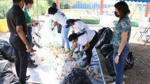 Estudian composición de desechos que llegan al rebob de río Tapia