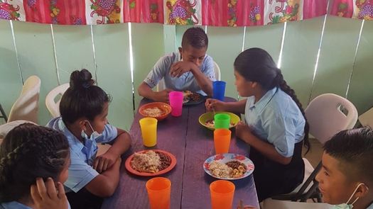 Estudiantes de la comarca Ngäbe Buglé se beneficiarán a través del programa Estudiar sin Hambre con el apoyo de la FAO y como parte del Plan Colmena.