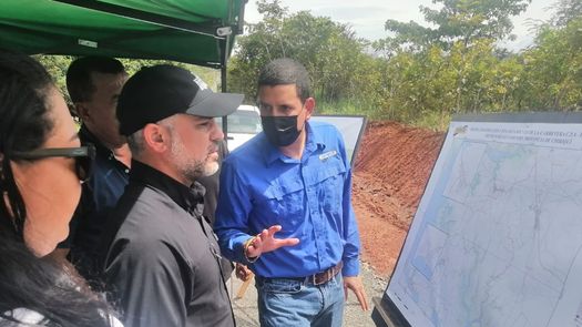 El Ministro de Obras Públicas (MOP), Rafael Sabonge, estuvo en Boca Chica para supervisar la realización de la obra que busca dinamizar la economía y desarrollo turístico del área.