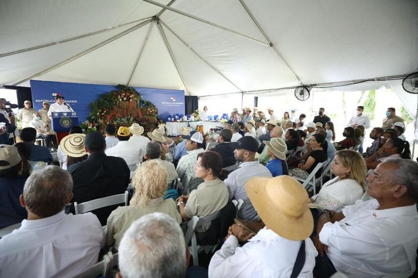 El vicepresidente de la República y ministro de la Presidencia, José Gabriel Carrizo llegó este sábado a las instalaciones del Instituto de Innovación Agropecuaria de Panamá (Idiap), ubicadas en Divisa, para honrar el trabajo de los hombres y mujeres del campo y de los profesionales de las Ciencias Agropecuarias, en el Día del Productor.