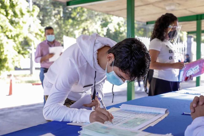 Héctor Sambrano, director de Becas del Ifarhu reveló que dentro de los requisitos utilizados este año estuvieron, los promedios, puestos distinguidos y alumnos preseleccionados en años anteriores.