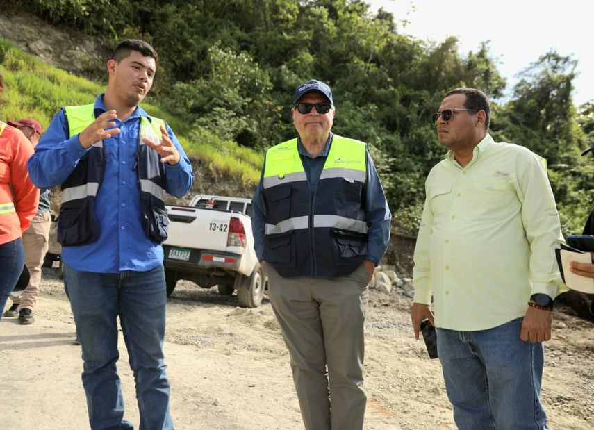 MOP inspecciona trabajos en Loma del Codo y otras vías en Las Palmas
