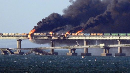 Rusia ordena restaurar el puente de Crimea antes de julio de 2023