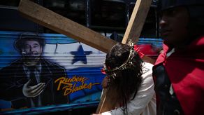 Un vapuleado Jesús recorre Panamá en montaje con jóvenes sacados de las calles