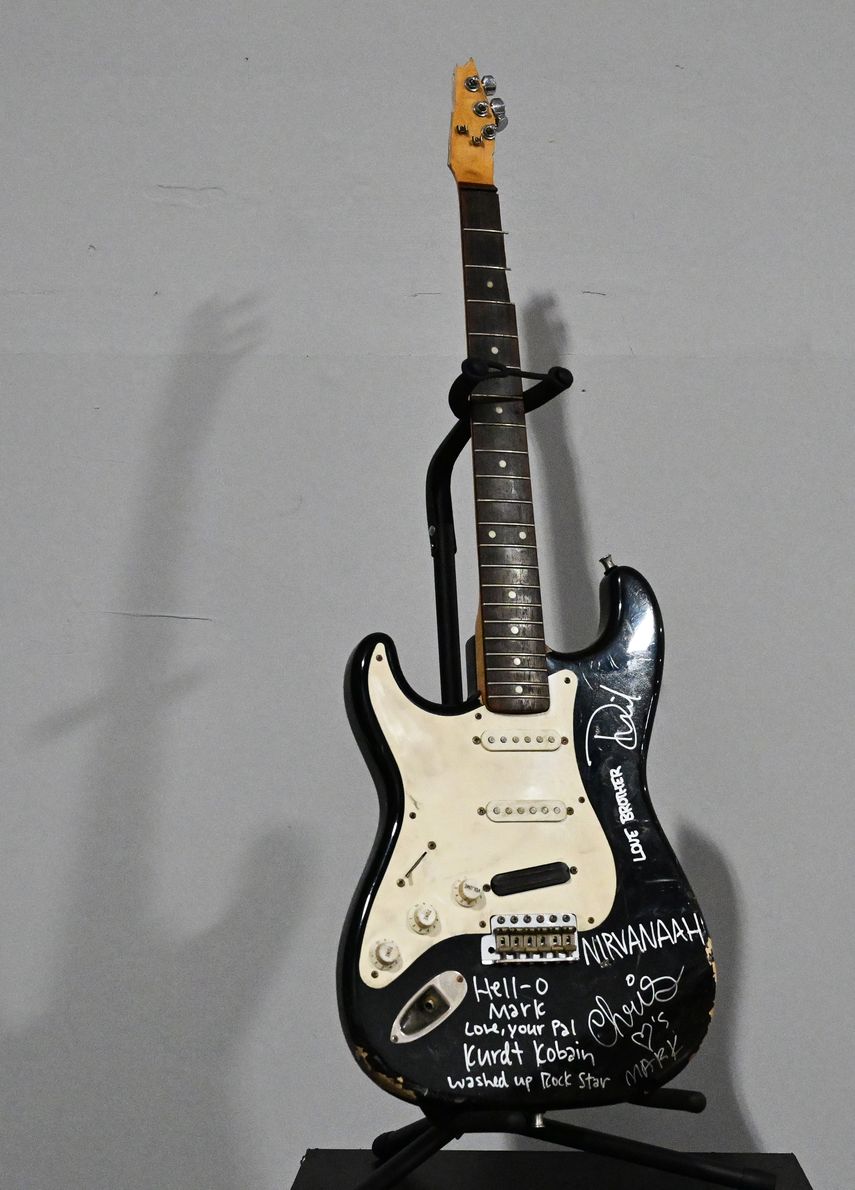 Kurt Cobain: Guitarra destrozada es subastada en $600 mil.