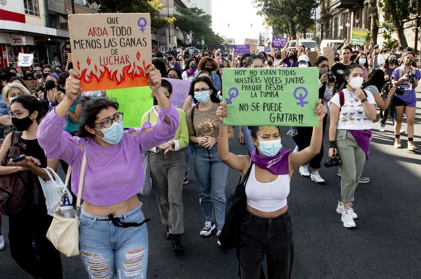 Costa Rica: Mujeres protestan tras agresión sexual a turista
