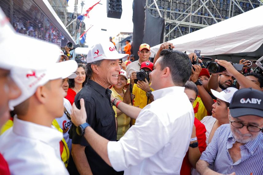 José Gaby Carrizo, candidato respaldado por los partidos PRD y Molirena, instó al Tribunal Electoral a asegurar la participación de los ocho aspirantes en el último debate presidencial, programado para este miércoles en el Centro de Convenciones de Atlapa. José Gaby Carrizo, candidato respaldado por los partidos PRD y Molirena, instó al Tribunal Electoral a asegurar la participación de los ocho aspirantes en el último debate presidencial, programado para este miércoles en el Centro de Convenciones de Atlapa.