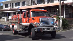 Miembros del Cuerpo de Bomberos de Chiriquí esperan el resultado de una reunión que se desarrollará durante hoy viernes en la en la ciudad de Panamá.