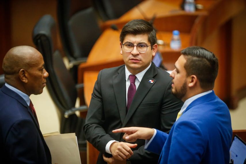 Diputado Jorge Bloise dice que no tiene nada que ocultar tras reunión con Mulino