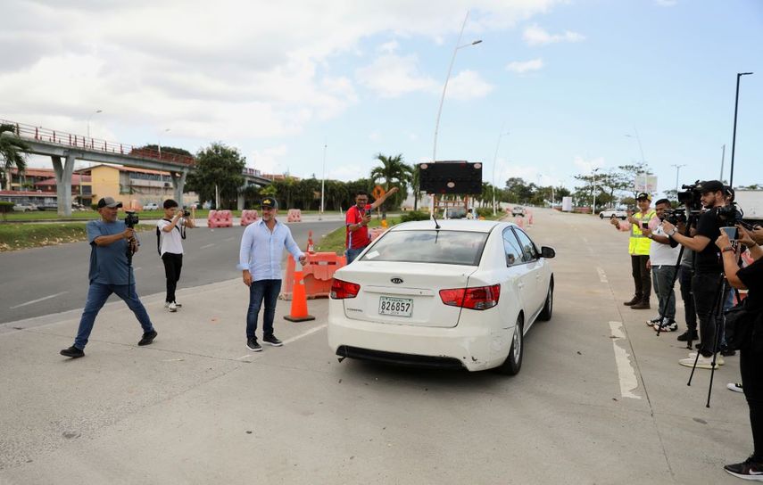 La interconexión Cinta Costera 3 – Calzada de Amador tiene una inversión por la suma de B/. 45, 041,191.76, beneficiando a 1, 776,861 personas. La interconexión Cinta Costera 3 – Calzada de Amador tiene una inversión por la suma de B/. 45, 041,191.76, beneficiando a 1, 776,861 personas.