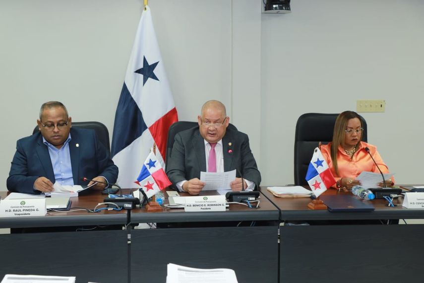 Comisión de Presupuesto suspende debate por baja asistencia