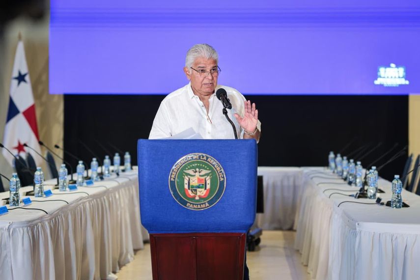 El presidente José Raúl Mulino envió un mensaje contundente este jueves en conferencia de prensa a quienes cuestionaron la posición del Gobierno frente a temas territoriales y logísticos, sobre las demandas y presión del presidente de los Estados Unidos, Donald Trump, sobre el Canal de Panamá y sus concesiones. El presidente José Raúl Mulino envió un mensaje contundente este jueves en conferencia de prensa a quienes cuestionaron la posición del Gobierno frente a temas territoriales y logísticos, sobre las demandas y presión del presidente de los Estados Unidos, Donald Trump, sobre el Canal de Panamá y sus concesiones.