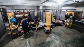 No somos animales: migrantes rechazan encierro en albergues de Panamá y Costa Rica